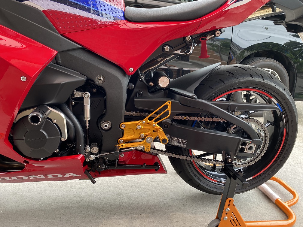 21 CBR600RRにベビーフェイス バックステップを取り付け | Hiroaki's blog